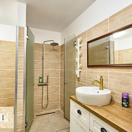 Urban Bliss Apartment
